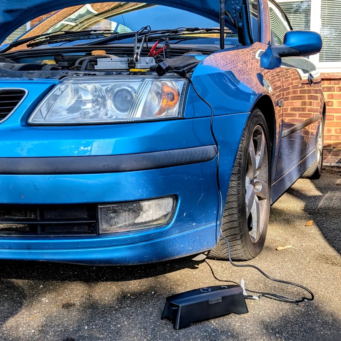 CTEK CS Free on car engine
