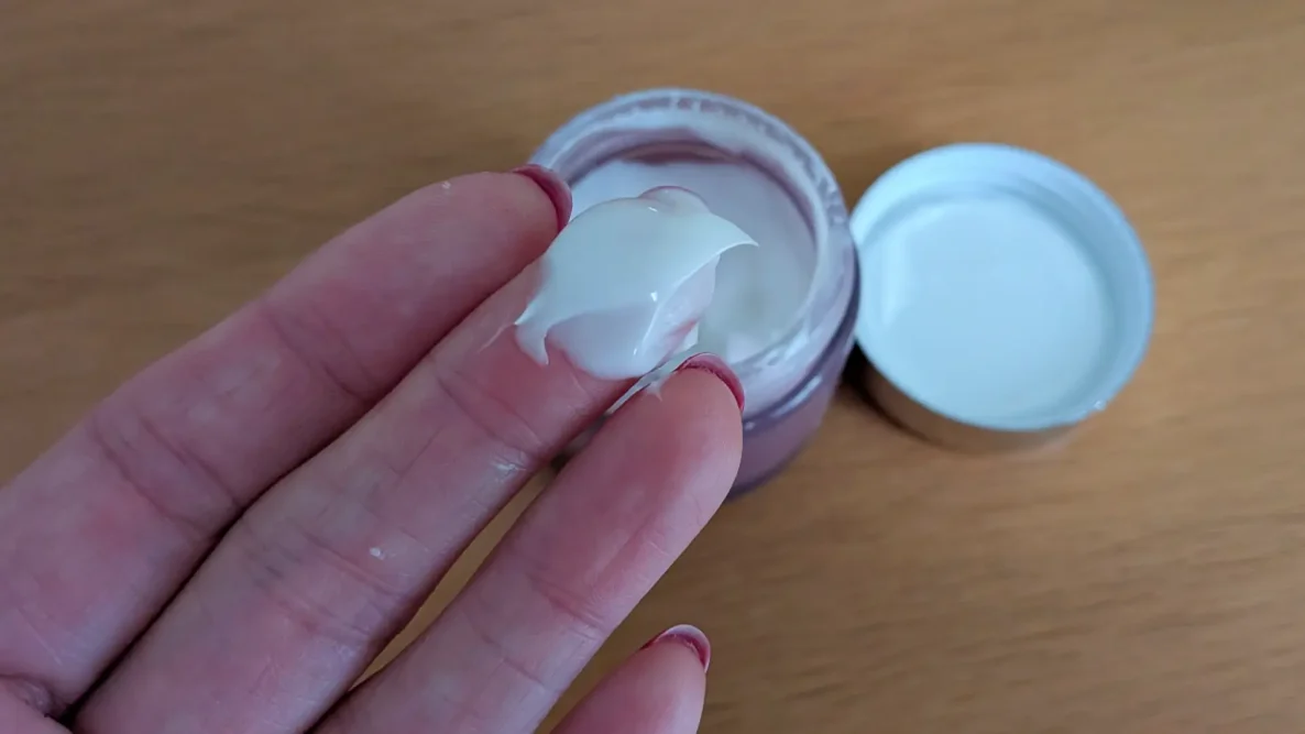 Dr Meno/pause skincare amount