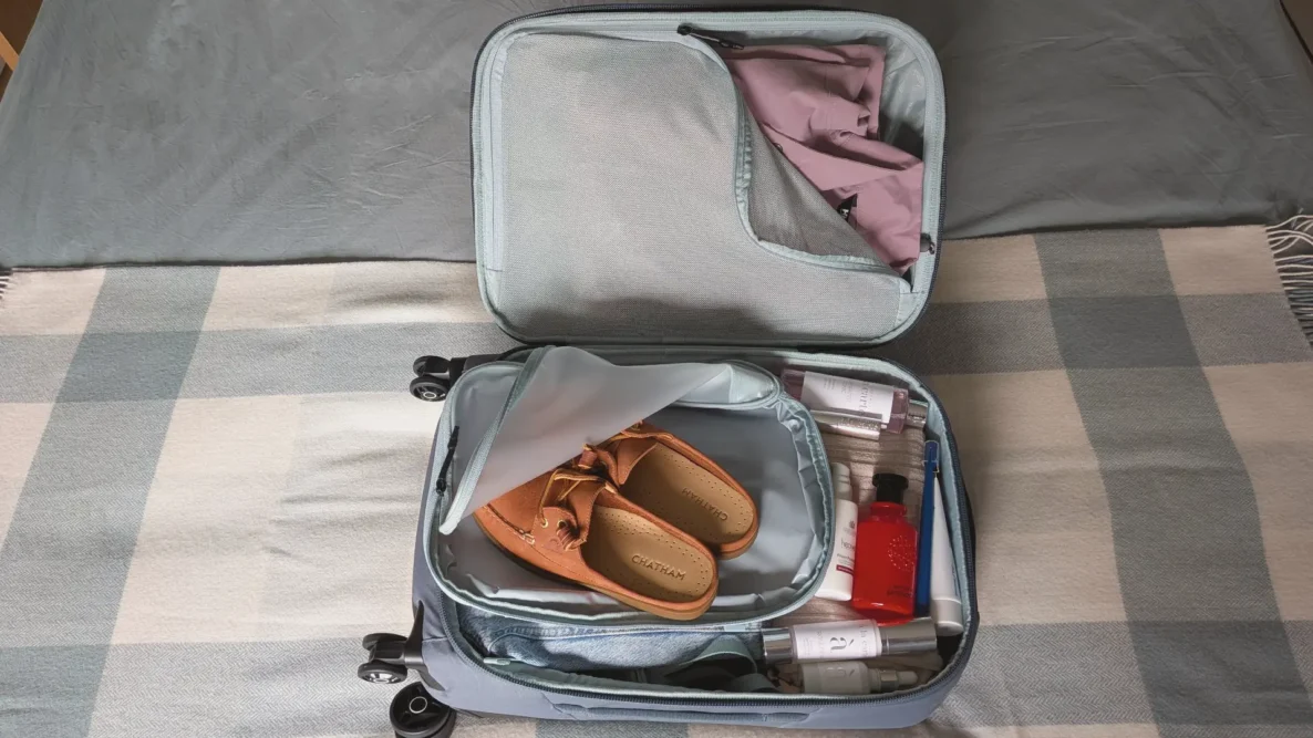 Thule Aion Spinner weekend bag